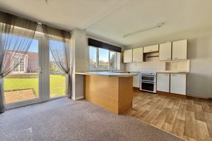 Kitchen/Breakfast Room- click for photo gallery